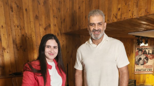 هاني عادل لـ«صدى البلد»: «ميد تيرم» لامس وجع الشباب.. و«دكتور فرويد» من أكثر الشخصيات مُركّبة  في مشواري