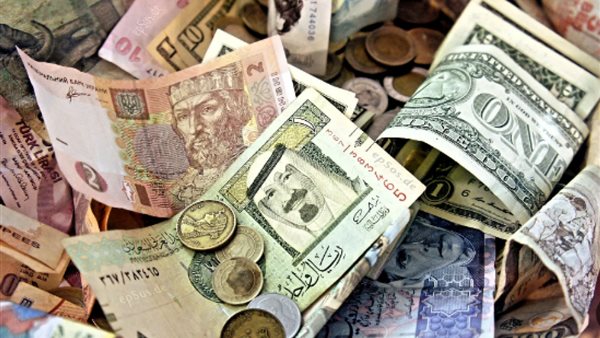 أسعار العملات العربية الإثنين.. استقرار الدينار الكويتي والريال السعودي