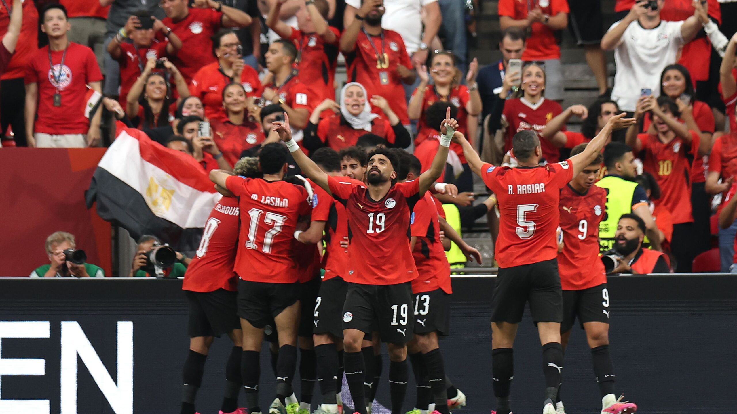موعد مباراة مصر وإيران في تصفيات كأس العالم 2026 والقنوات الناقلة
صدام مرتقب بين مصر وإيران في تصفيات مونديال 2026 والموعد والقنوات الناقلة
تعرف على موعد مباراة مصر وإيران والقنوات الناقلة في تصفيات كأس العالم 2026