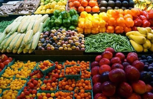 أسعار الطماطم والبطاطس اليوم في سوق العبور الأسبوعية للمواد الخضراء