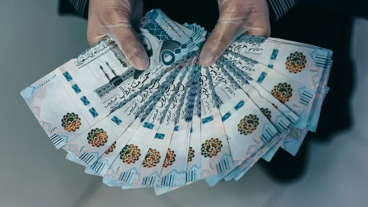 انهيار مفاجئ لسعر الريال السعودي في 5 بنوك كبرى وهل يصل الجنيه إلى مستوى 15
