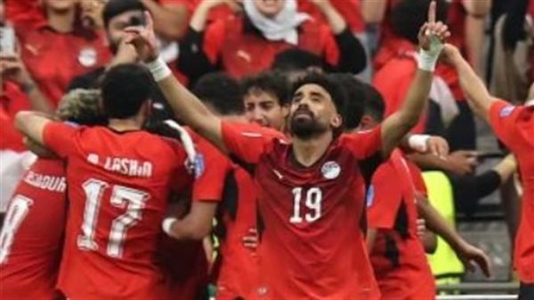القنوات الناقلة لمباراة مصر وإيران وتردداتها وطرق المتابعة عبر منصات البث الرقمي