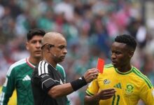 ثلاث بطاقات حمراء قياسية في اليوم الافتتاحي لكأس العالم 2026: تقنية الفيديو المساعد للحكم (VAR) والجدل في ملعب أزتيكا.