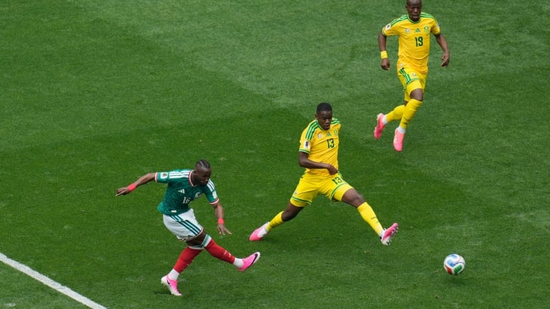 جوليان كينونيس - النجم الذي سيسجل الهدف الأول في كأس العالم 2026: الفتى الفقير الذي رفض اللعب للمنتخب الوطني الكولومبي.