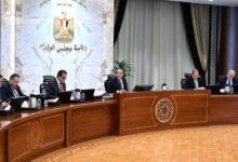 رئيس الوزراء يتابع توافر مخزون الأدوية وسداد مستحقات الشركات بحضور مساعد محافظ البنك المركزي
