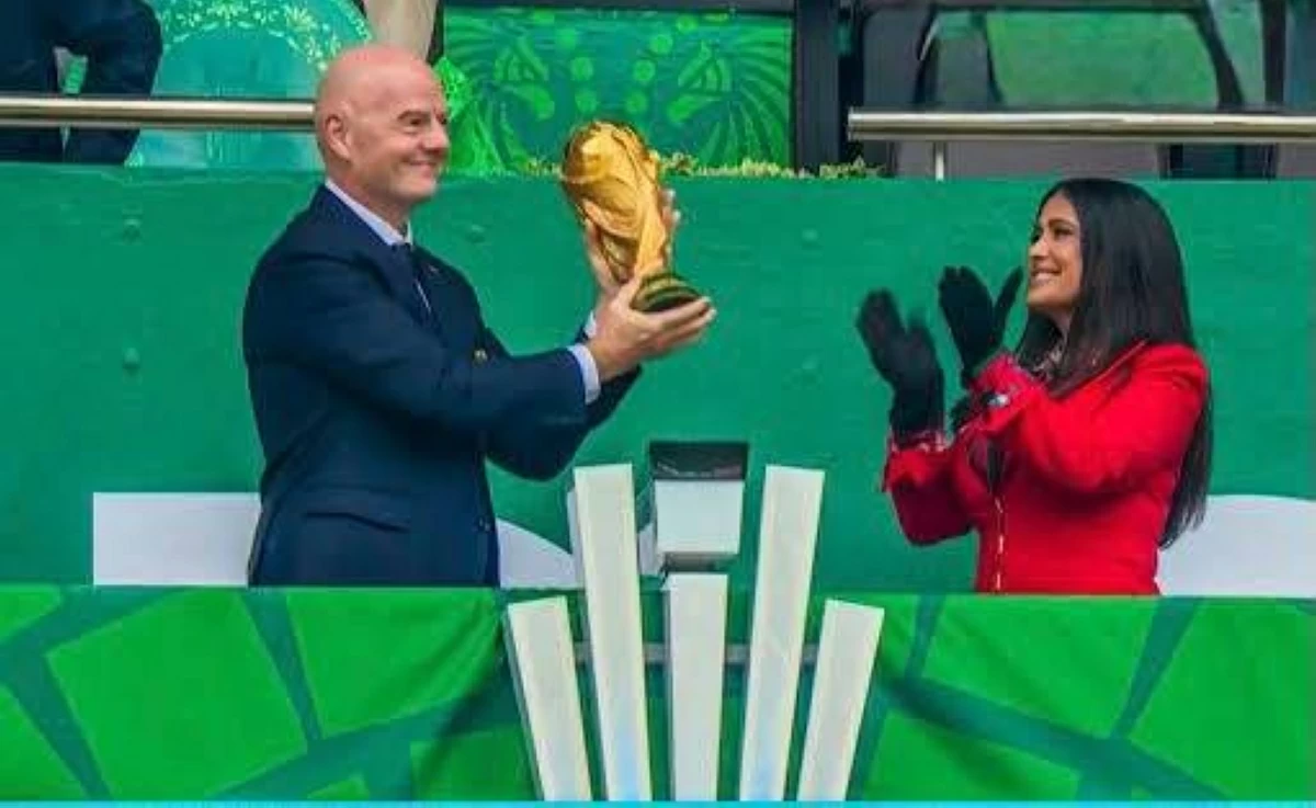 سلمى حايك تخطف الأضواء في كأس العالم 2026.. رسالة مؤثرة من ملعب تتويج بيليه ومارادونا