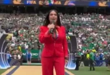سلمى حايك تخطف الأنظار في حفل افتتاح بطولة كأس العالم 2026 (صور)