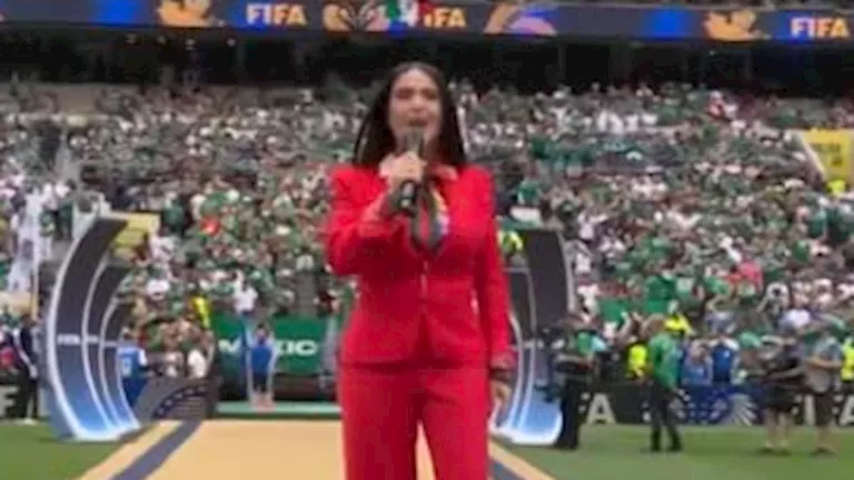 سلمى حايك تخطف الأنظار في حفل افتتاح بطولة كأس العالم 2026 (صور)