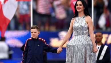 كاتي بيري تخطف الأضواء في ختام افتتاح كأس العالم 2026 وطفل يسرق القلوب.. هل ابنها؟