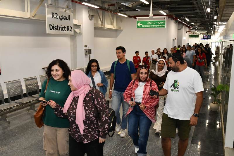 لحضور افتتاح كأس العالم.. إقبال جماهيري كبير على المونوريل إلى منطقة النهر الأخضر بالعاصمة الجديدة | صور