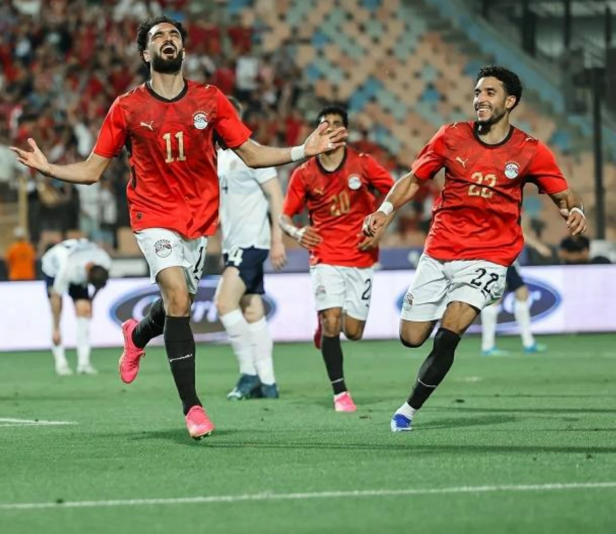 لحظات ترقب وفخر قبل مباراة مصر وبلجيكا بكأس العالم.. وأسرة اللاعب «زيكو» فى الصدارة