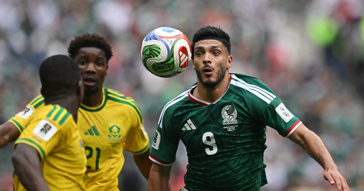 مدرب المنتخب المكسيكي: "أهدى خيمينيز الهدف إلى والده الراحل".