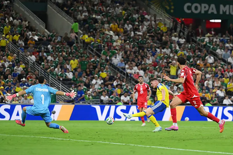 هزيمة ثقيلة.. منتخب تونس يسقط أمام السويد في مستهل مشواره بكأس العالم (صور)