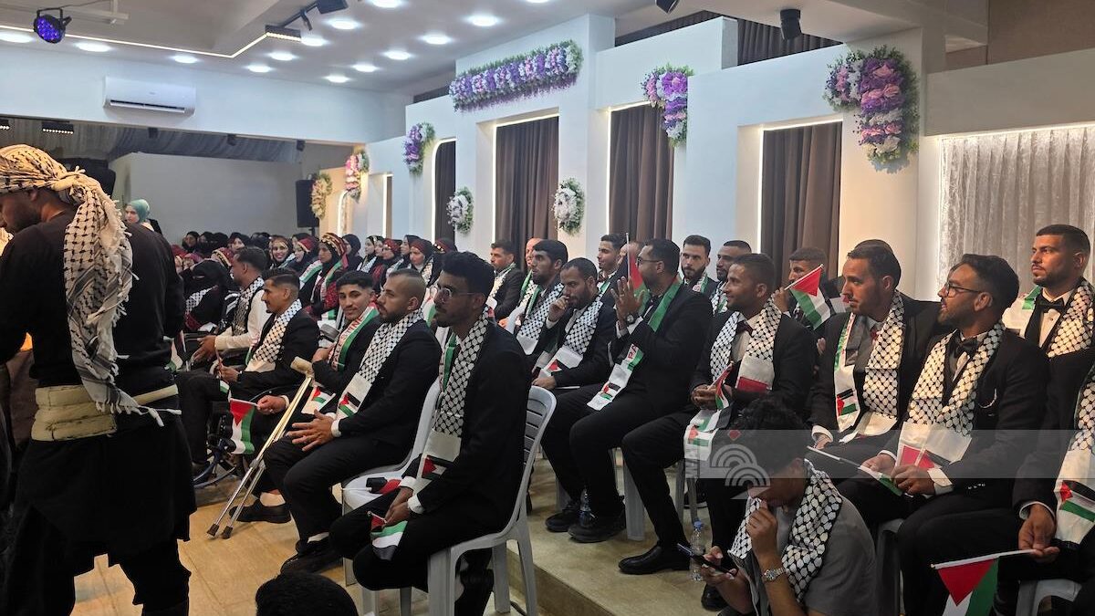 وسط الدمار والنزوح.. زفاف جماعي لـ62 عريساً وعروساً بخان يونس