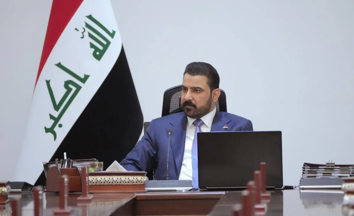 الحكومة العراقية تعترف بصعوبة الالتزام بمواعيد صرف الرواتب