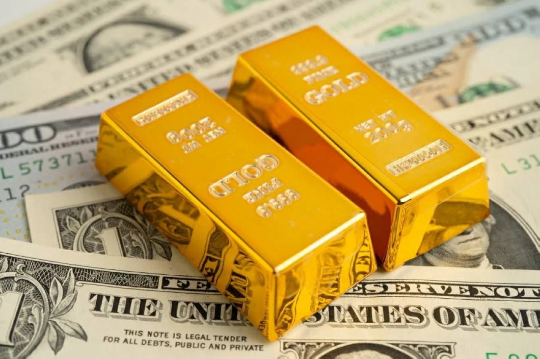 توجهات سعر الذهب بعد أول انخفاض في التوقعات منذ سنوات وفقًا للتحاليل الاقتصادية من CNN