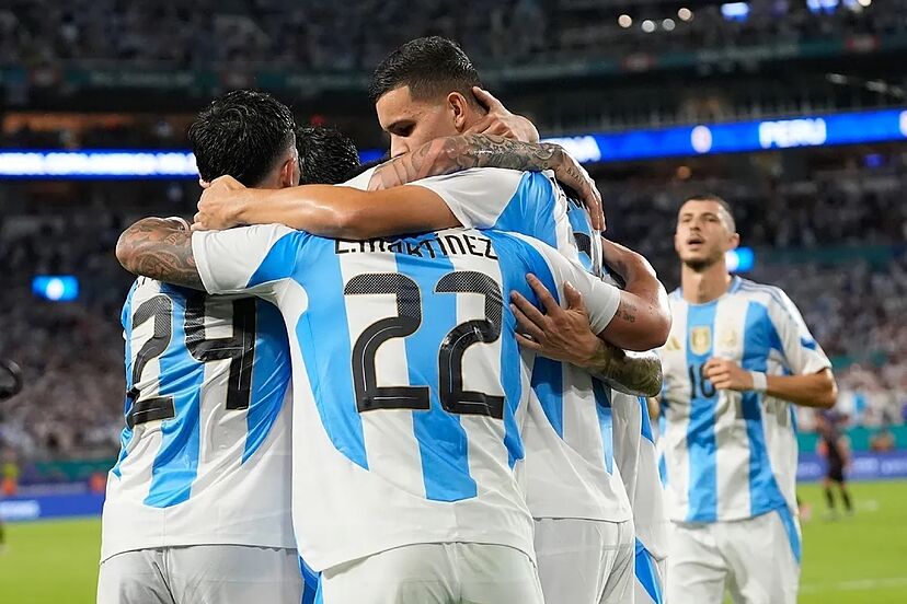 موعد والقنوات الناقلة لمباراة إنجلترا والأرجنتين اليوم في نصف نهائي كأس العالم 2026