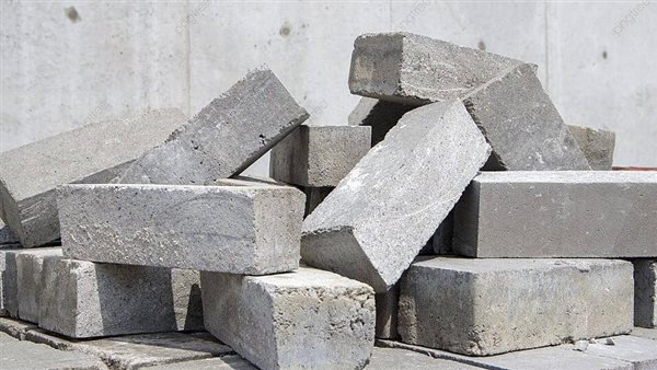 أسعار الطوب الأسمنتي في سوق مواد البناء اليوم السبت