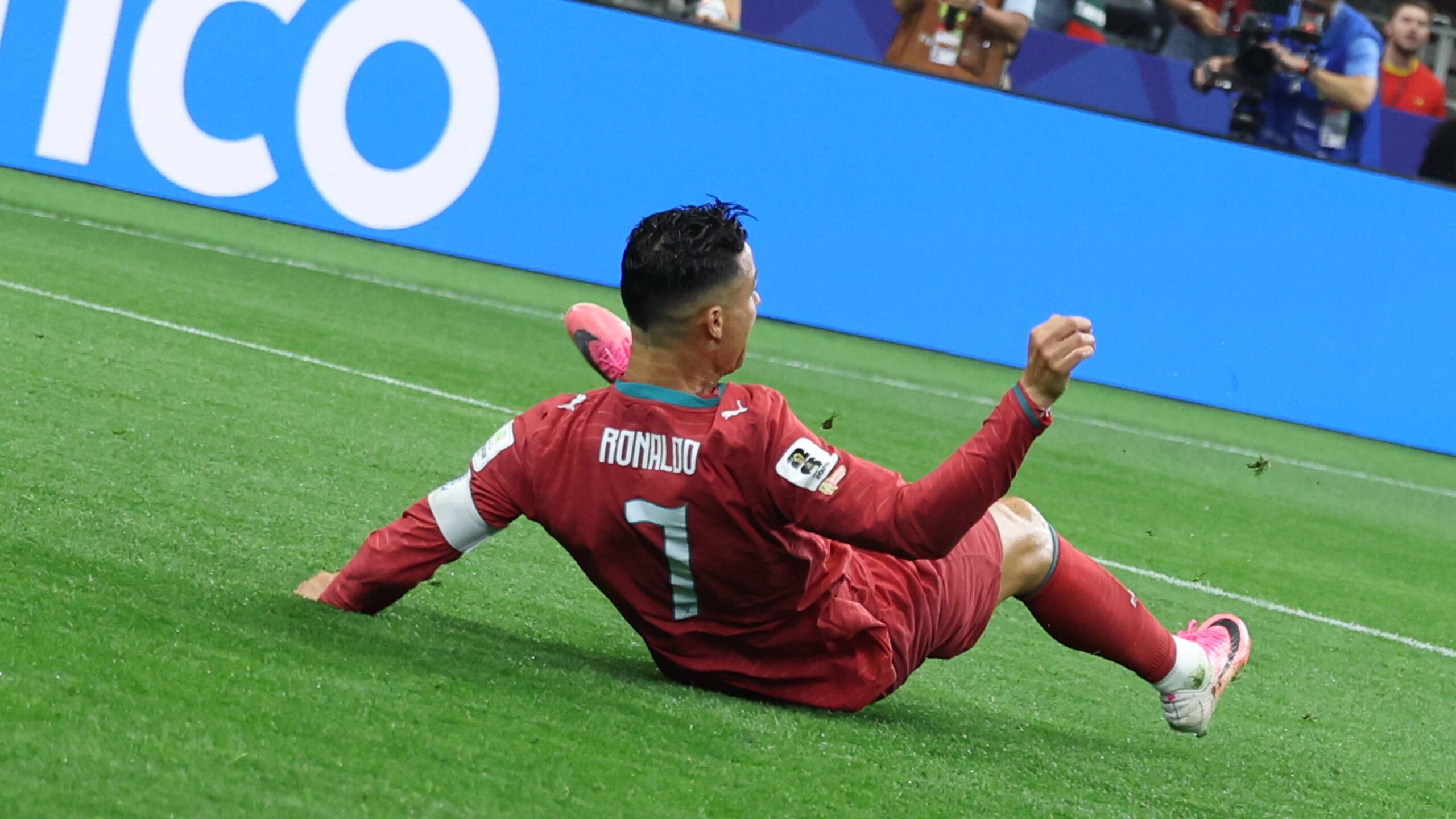 سخرية إسبانية من كريستيانو رونالدو في حفل رسمي بسبب غياب لقب كأس العالم