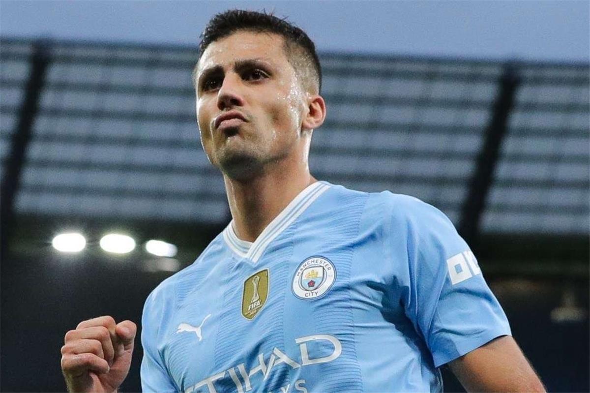 ريال مدريد يحسم موقفه النهائي من التعاقد مع رودري