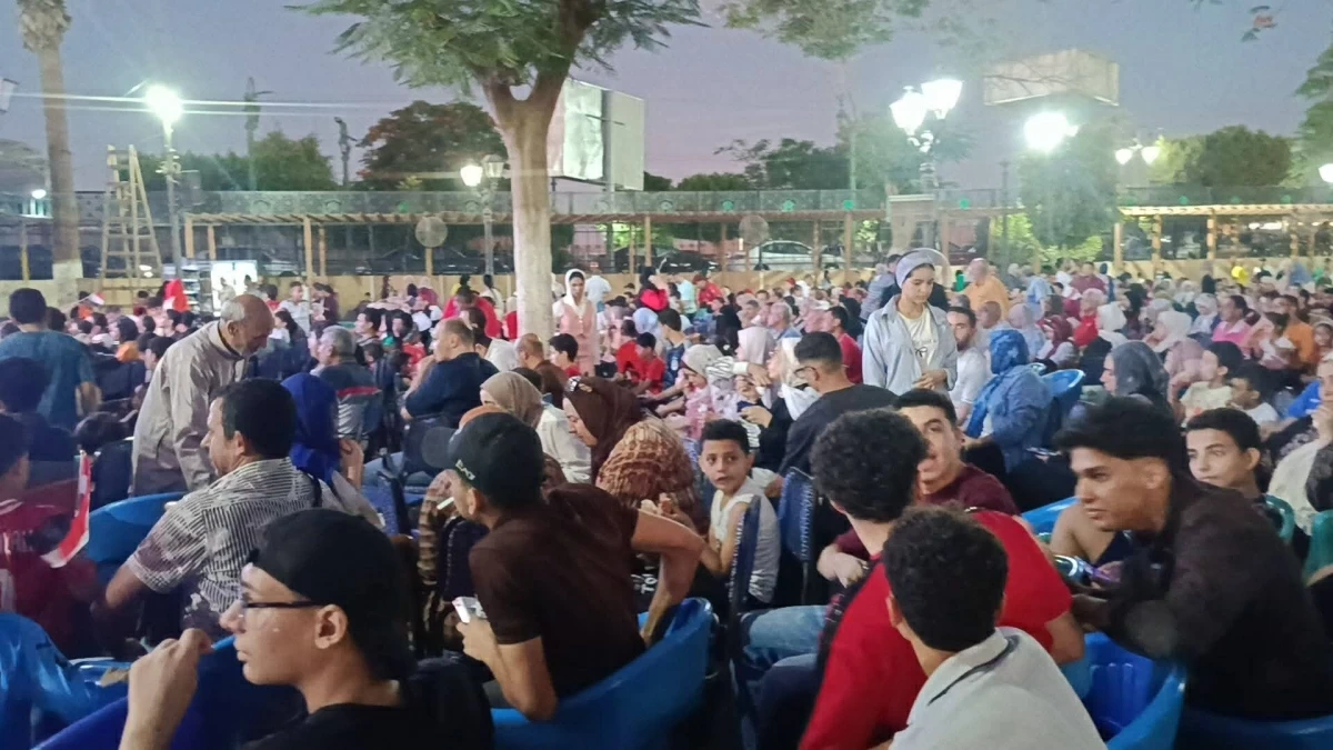 زحام جماهيري غير مسبوق بنادي المنيا لمشاهدة مباراة مصر وأستراليا الحاسمة في مونديال كأس العالم