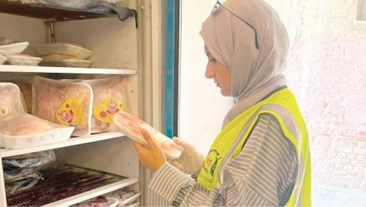 ضربة رقابية كبرى عبر 14 حملة تفتيشية استهدفت مجازر الدواجن واللحوم ومصانع المغلفات الطبيعية لسلامة الغذاء