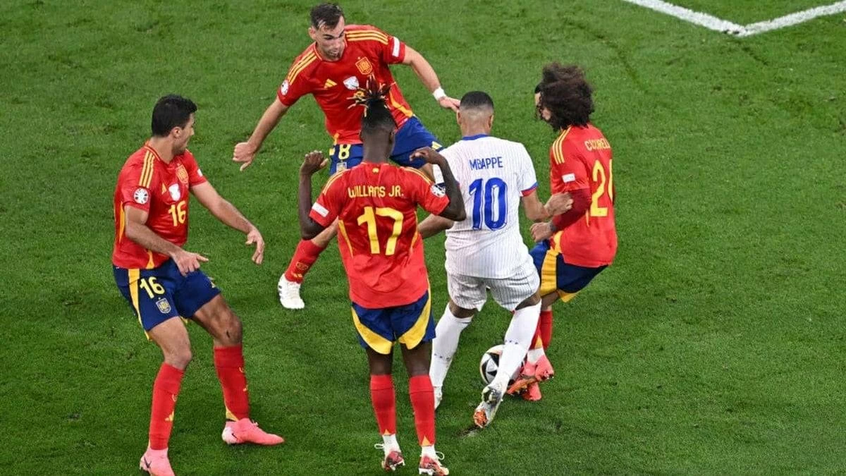 تعرف على القنوات الناقلة لمباراة فرنسا وإسبانيا في نصف نهائي كأس العالم اليوم
القنوات الناقلة لمواجهة فرنسا وإسبانيا بنصف نهائي المونديال
دليلك لمتابعة صدام فرنسا وإسبانيا في نصف نهائي كأس العالم عبر 8 قنوات