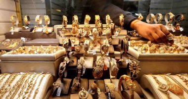 انخفاض أسعار الذهب اليوم الجمعة حيث سجل سعر عيار 21 انخفاضاً إلى 5800 جنيه