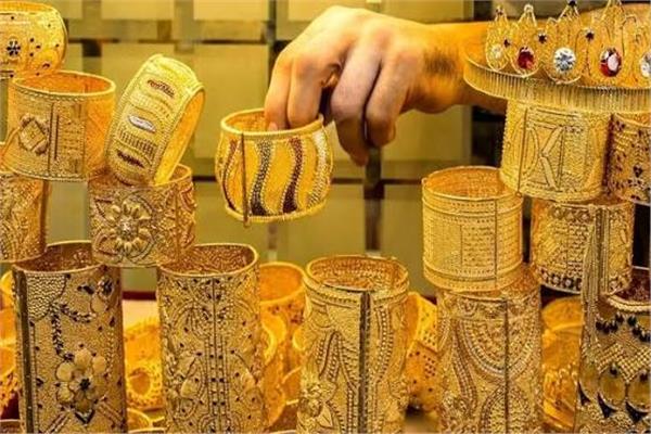 أسعار الذهب تتراجع بشكل ملحوظ وتسجل خسائر أسبوعية تقدر بنحو 70 جنيها مع بقاء أسعارها مستقرة