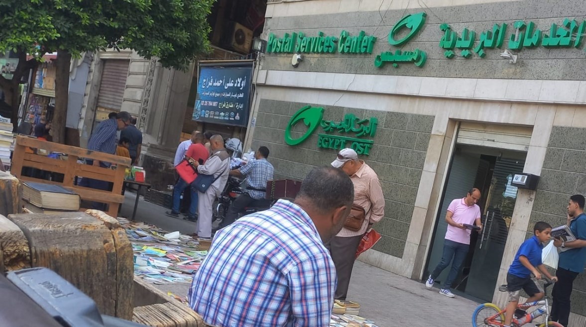 زحام وتعطل في الأنظمة خلال اليوم الأول لصرف منحة العمالة غير المنتظمة بمكاتب البريد