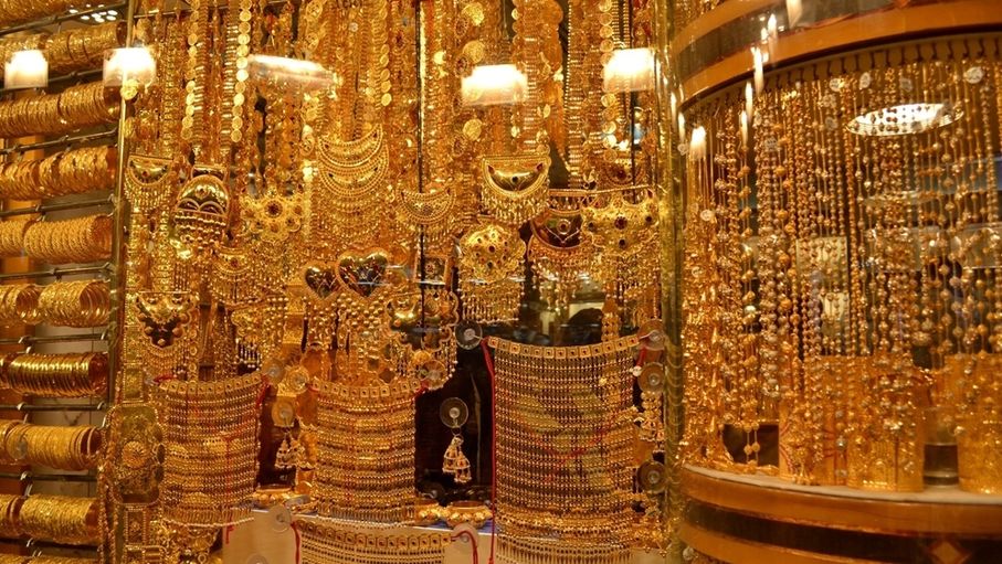 انخفاض أسعار الذهب محلياً وسط تسجيل عيار 21 بـ83 ديناراً