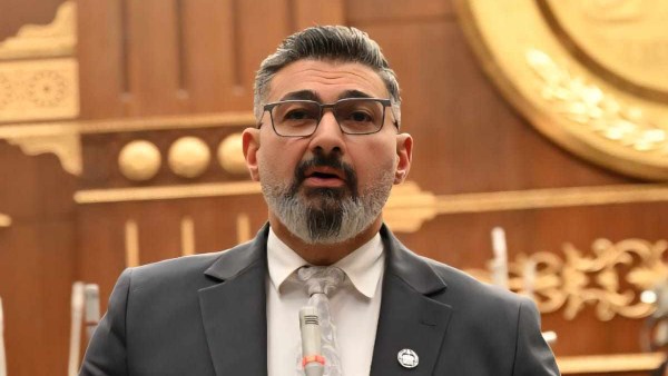 ياسر جلال يحتفي بتفعيل قانون حق الأداء العلني: لحظة يُرد فيها الحق ويشرق فيها فجر العدالة