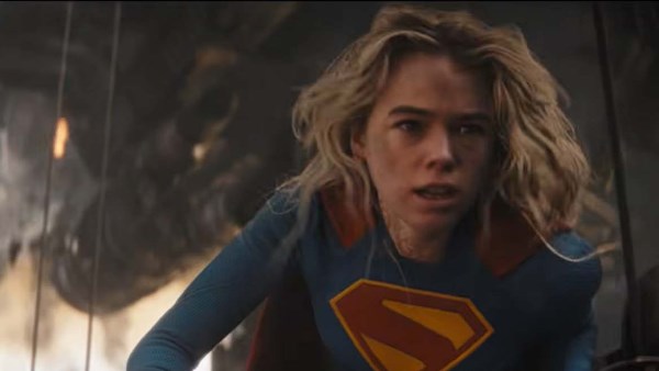 بطلة Supergirl الأصلية تشيد بميلي ألكوك: كانت مذهلة وتمتلك حسًا كوميديًا رائعًا
