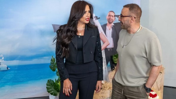 أحمد السقا وياسمين عبد العزيز يحتفلان بفيلم «خلي بالك من نفسك».. صور