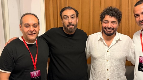 بعد حفل التسعينيات .. محمد منصور يُعلن مفاجآت جديدة بالمسرح الروماني | صور