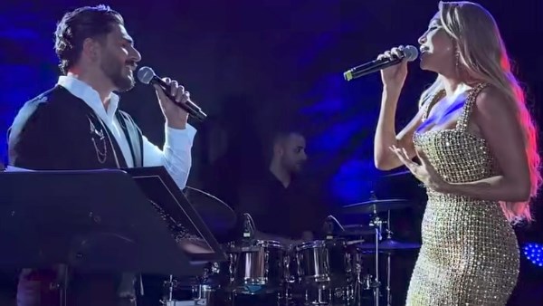 معجب يفاجئ مايا دياب ويغني معها بحفلها الأخير في تركيا.. فيديو