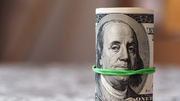 تطورات جديدة في أعلى سعر لصرف الدولار اليوم الأربعاء في البنوك والسوق السوداء بتحديث لحظي الآن