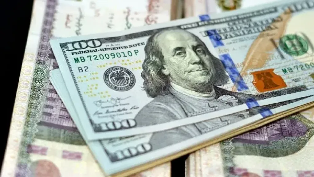 هدوء في سوق الصرف.. استقرار أسعار الدولار مقابل الجنيه لليوم الثالث تزامناً مع العطلة المصرفية