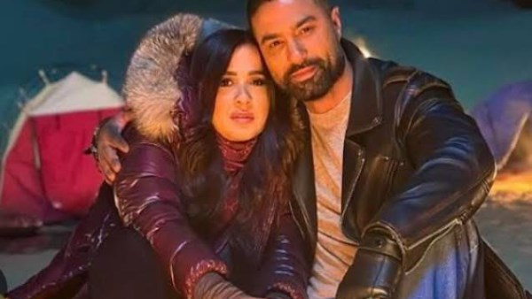 ياسمين عبد العزيز تروّج لفيلم «خلي بالك من نفسك» بصورة مع كريم فهمي