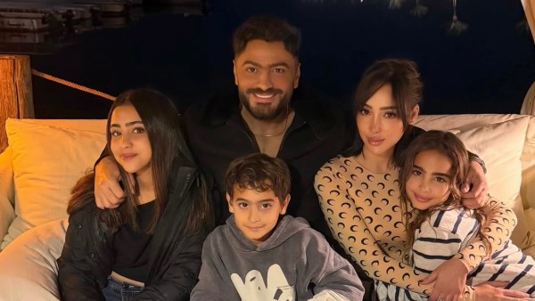 كان حنونًا على أولادي.. بسمة بوسيل تنعى والد تامر حسني