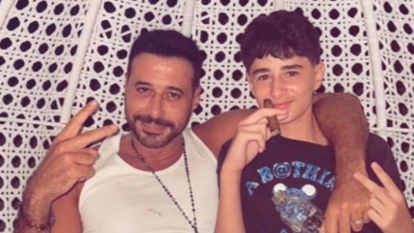 رفقة نجله .. شاهد أحدث ظهور للفنان أحمد السعدني بعد الزواج
