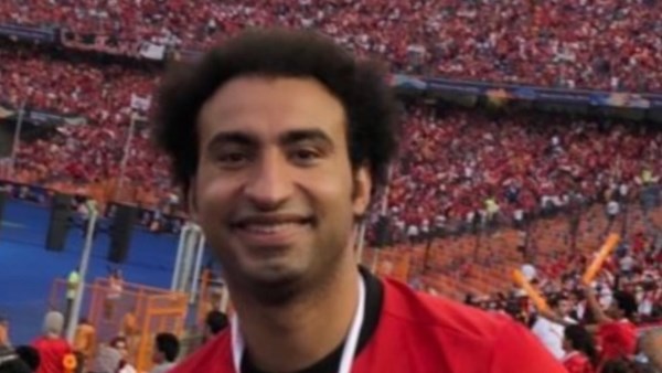 قبل مواجهة أستراليا .. علي ربيع يدعم منتخب مصر علي طريقته الخاصة