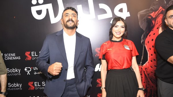 مي عمر بقميص منتخب مصر.. نجوم الفن يحتفلون بالعرض الخاص لـ«شمشون ودليلة»