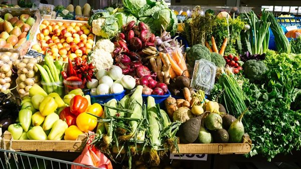 أسعار الخضروات اليوم الطماطم تنخفض إلى 5 جنيهات والبطاطس والجزر تشهد ارتفاعا والفلفل الألوان يسجل قفزة
