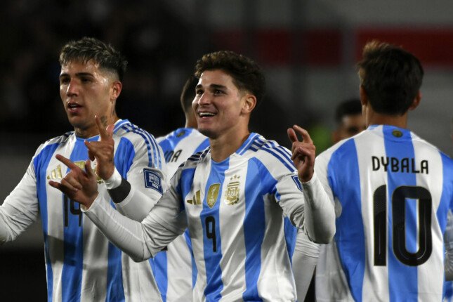 موعد مباراة الأرجنتين وإنجلترا في نصف نهائي كأس العالم 2026 والقنوات الناقلة