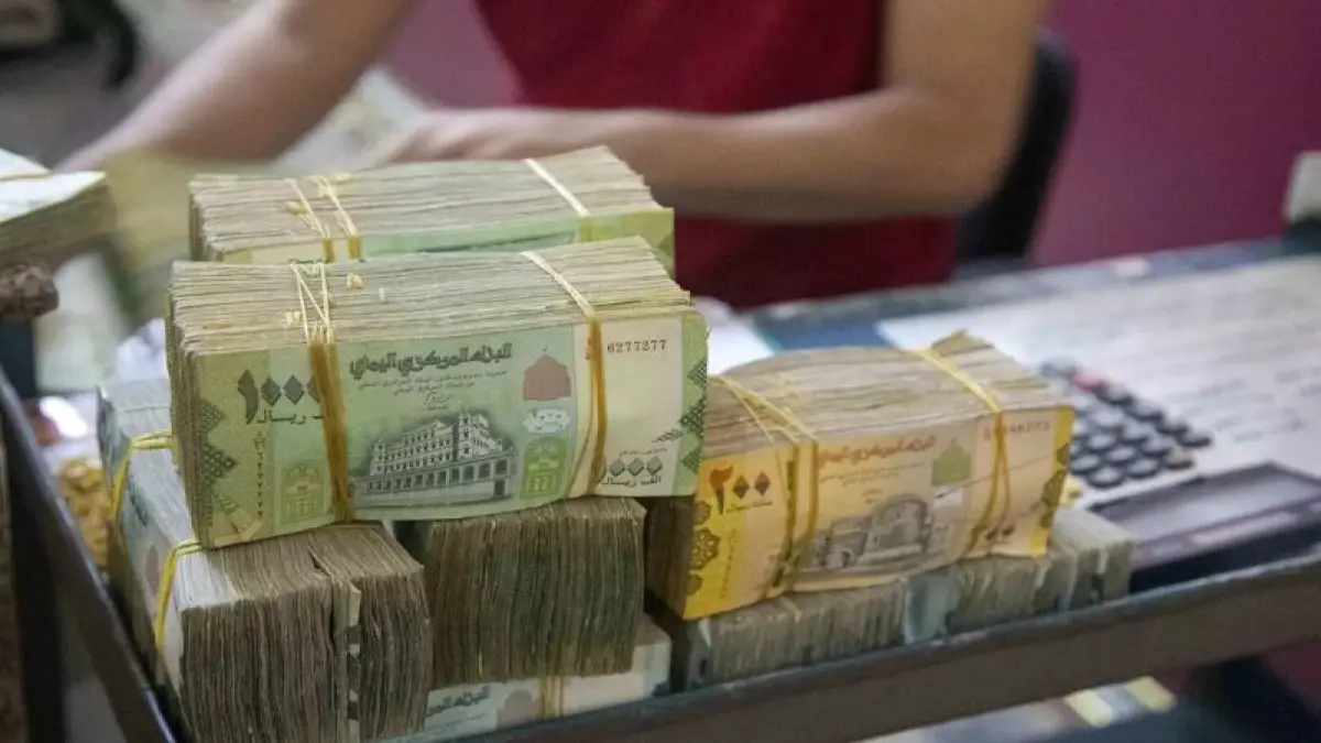 صدمة في سوق الصرف مساء الجمعة والدولار اليمني يقفز نحو 1630 والريال السعودي يتجاوز التوقعات