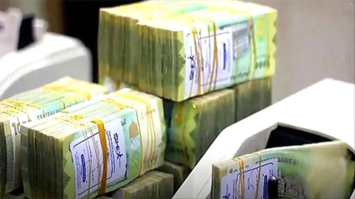 قفزة تاريخية لسعر الدولار في عدن تتجاوز 1600 ريال وفجوة سعرية غير مسبوقة في صنعاء