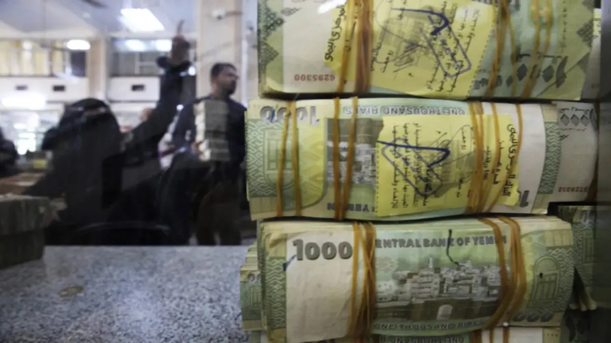 انهيار تاريخي للريال اليمني وسعر دولار عدن يتخطى حاجز 2000 ريال لأول مرة في اليمن