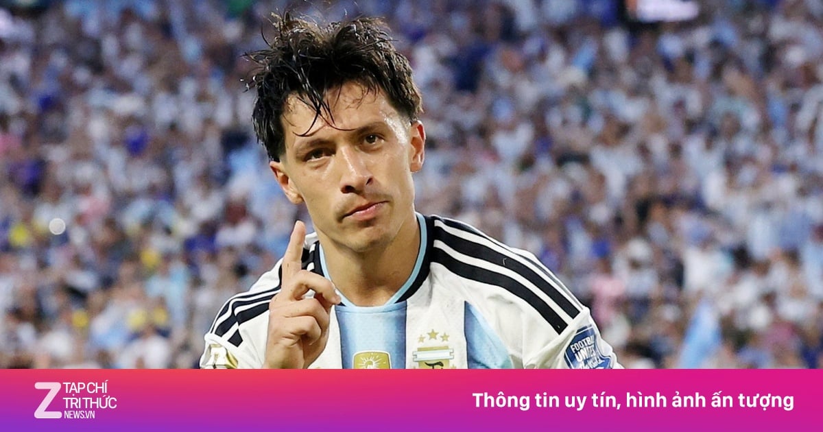 أسطورة مانشستر يونايتد تشير إلى مفارقة المنتخب الأرجنتيني.