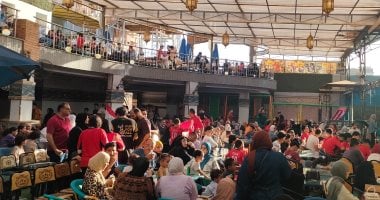 أهالى الغربية يتابعون لقاء منتخب مصر والأرجنتين بمركز التنمية الشبابية بزفتى